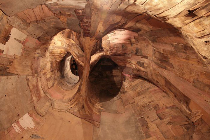 decouvrez-les-surprenantes-installations-en-bois-dun-artiste-bresilien17