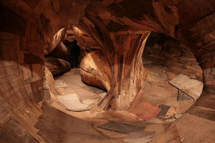 decouvrez-les-surprenantes-installations-en-bois-dun-artiste-bresilien18