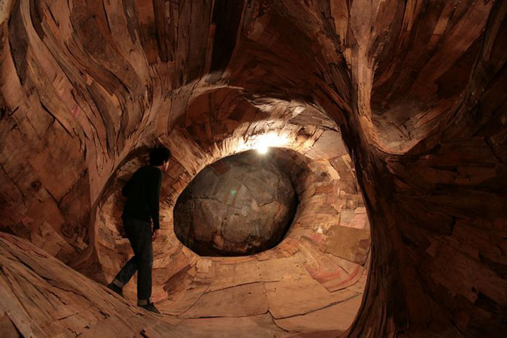 decouvrez-les-surprenantes-installations-en-bois-dun-artiste-bresilien19