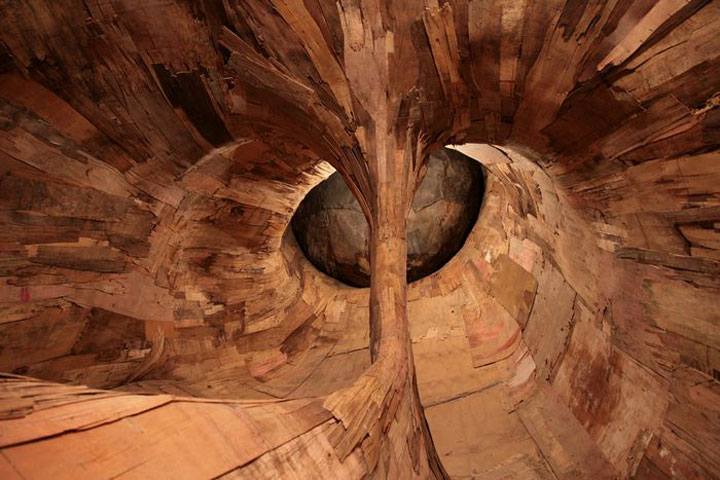 decouvrez-les-surprenantes-installations-en-bois-dun-artiste-bresilien20