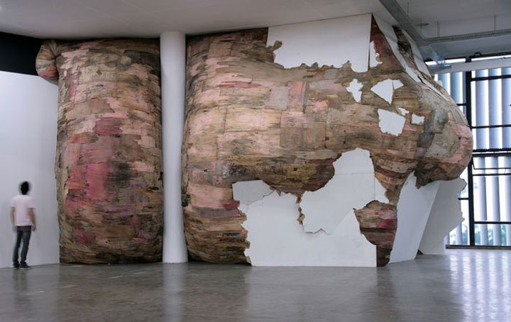 decouvrez-les-surprenantes-installations-en-bois-dun-artiste-bresilien21
