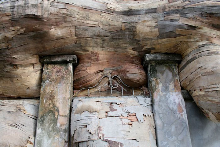decouvrez-les-surprenantes-installations-en-bois-dun-artiste-bresilien27