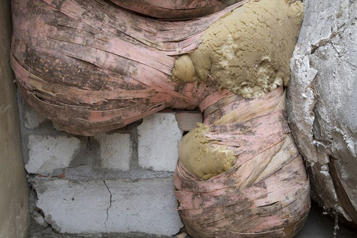 decouvrez-les-surprenantes-installations-en-bois-dun-artiste-bresilien34