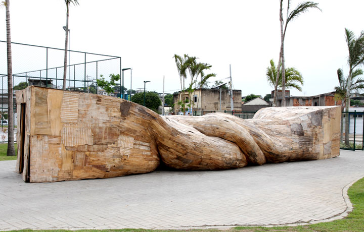 decouvrez-les-surprenantes-installations-en-bois-dun-artiste-bresilien54
