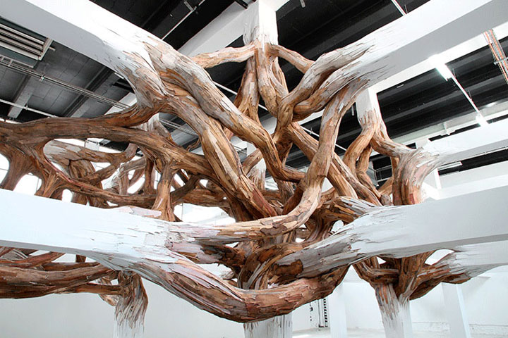decouvrez-les-surprenantes-installations-en-bois-dun-artiste-bresilien60
