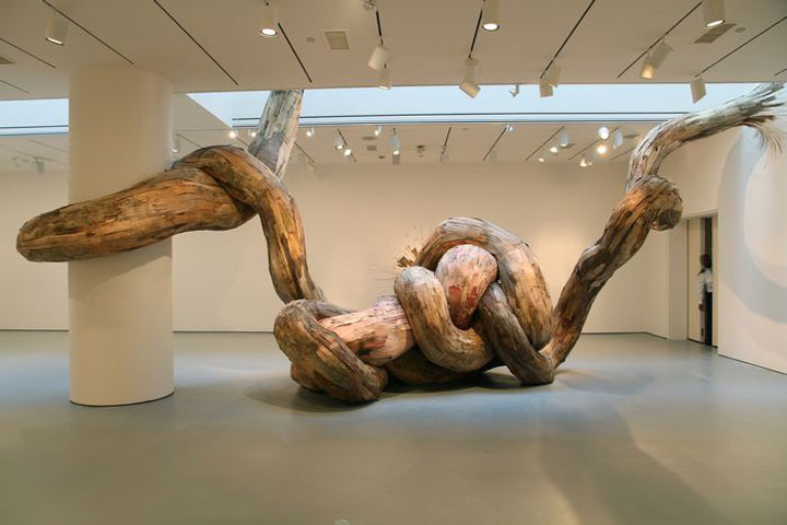 decouvrez-les-surprenantes-installations-en-bois-dun-artiste-bresilien8