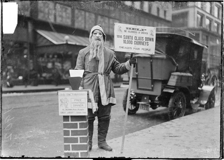 les-premiers-costumes-de-pere-noel-datant-du-siecle-dernier-sont-absolument-effrayantes1