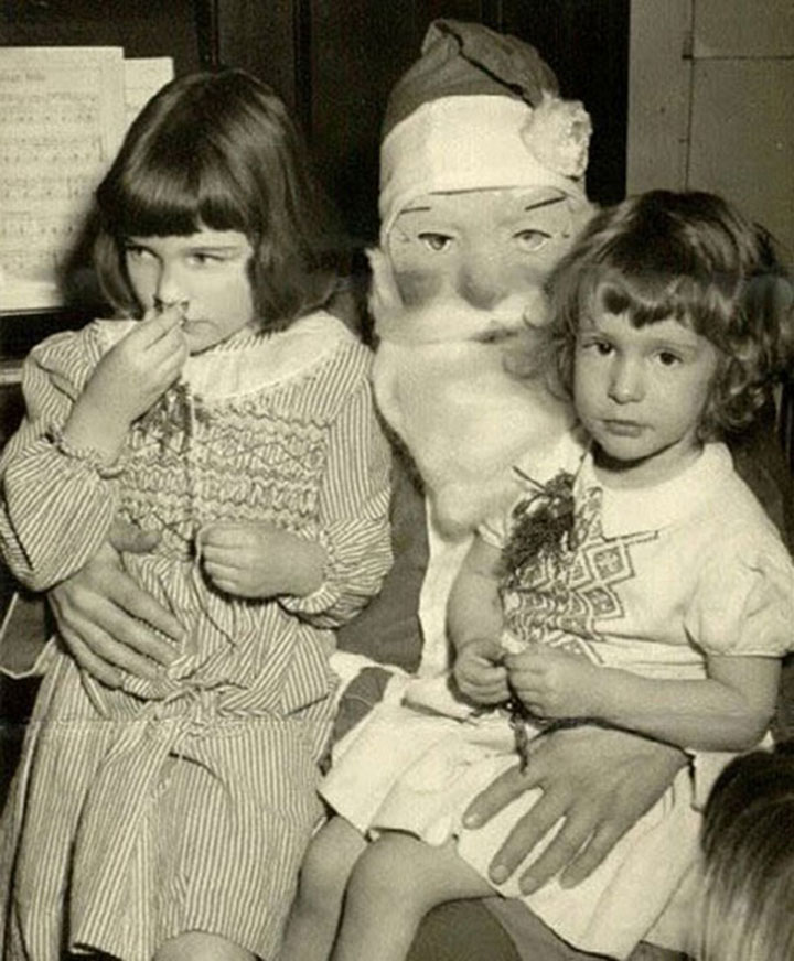 les-premiers-costumes-de-pere-noel-datant-du-siecle-dernier-sont-absolument-effrayantes26