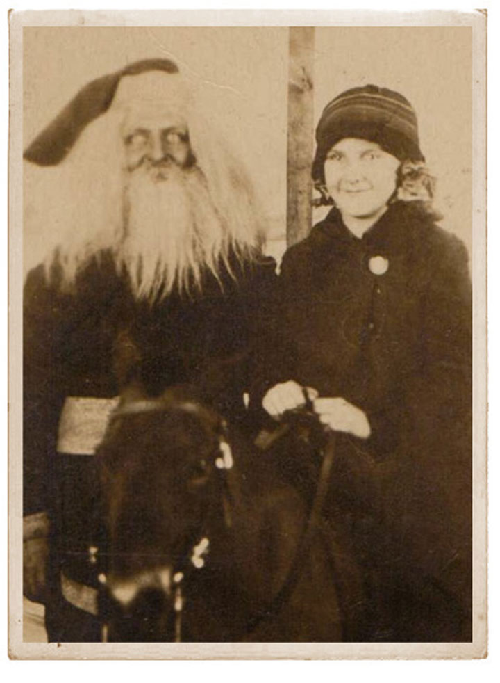 les-premiers-costumes-de-pere-noel-datant-du-siecle-dernier-sont-absolument-effrayantes31