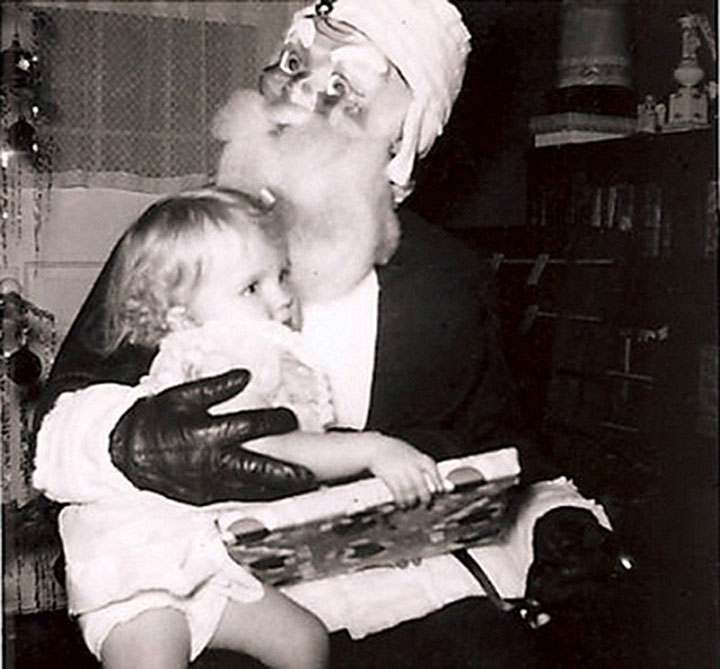 les-premiers-costumes-de-pere-noel-datant-du-siecle-dernier-sont-absolument-effrayantes8