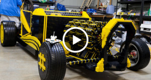 montez-a-bord-de-la-premiere-voiture-en-lego-fonctionnant-a-lairUne