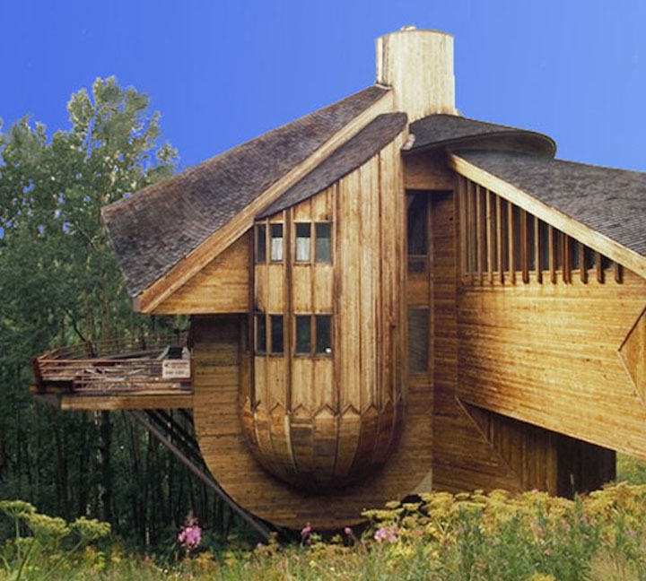 prenez-de-la-hauteur-avec-ses-somptueuses-maisons-perchees-dans-les-arbres43