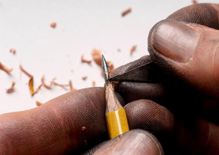 un-artiste-sculpte-des-mines-de-crayons-pour-des-oeuvres-dune-precision-chirurgicale2
