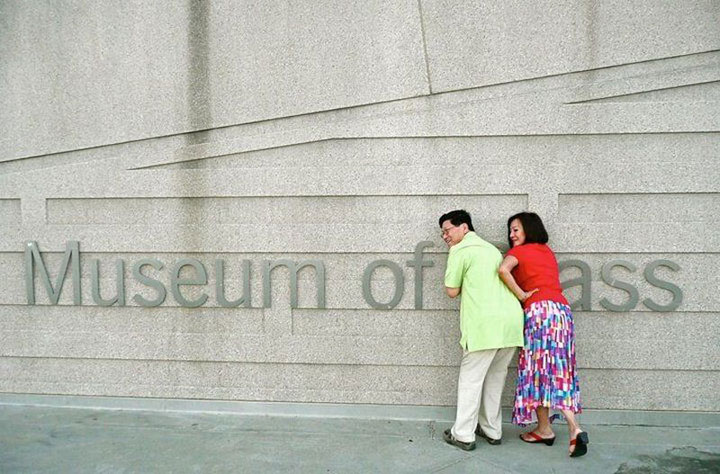 20-personnes-qui-samusent-beaucoup-dans-des-musees10