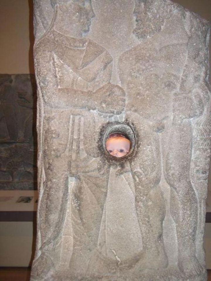 20-personnes-qui-samusent-beaucoup-dans-des-musees21