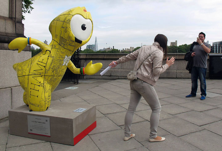 20-personnes-qui-samusent-beaucoup-dans-des-musees22