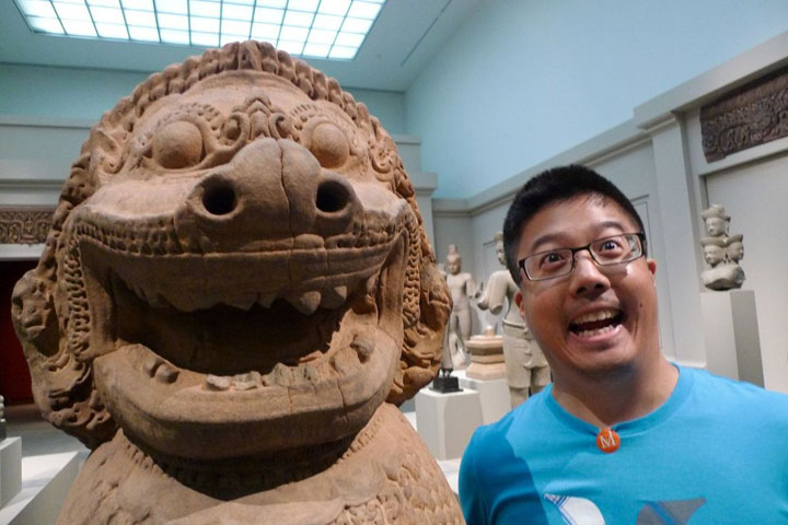 20-personnes-qui-samusent-beaucoup-dans-des-musees3