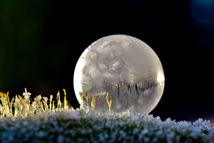 des-sumbliles-bulles-de-savon-gelees-par-le-froid30