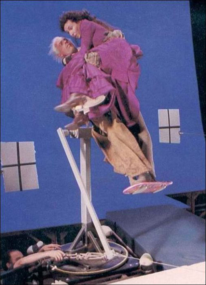 entrez-dans-les-coulisses-du-film-culte-retour-vers-le-futur-a-travers-ces-42-photographies-inedites22
