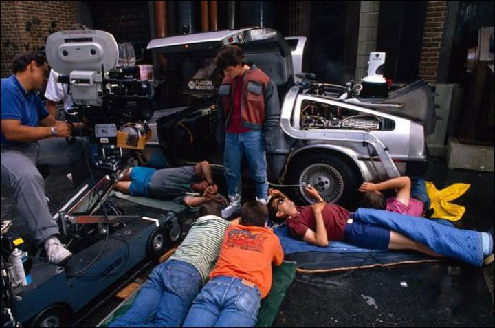 entrez-dans-les-coulisses-du-film-culte-retour-vers-le-futur-a-travers-ces-42-photographies-inedites29