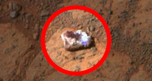 une-mysterieuse-pierre-apparait-soudainement-sur-mars-et-intrigue-lensemble-de-la-communaute-scientifique