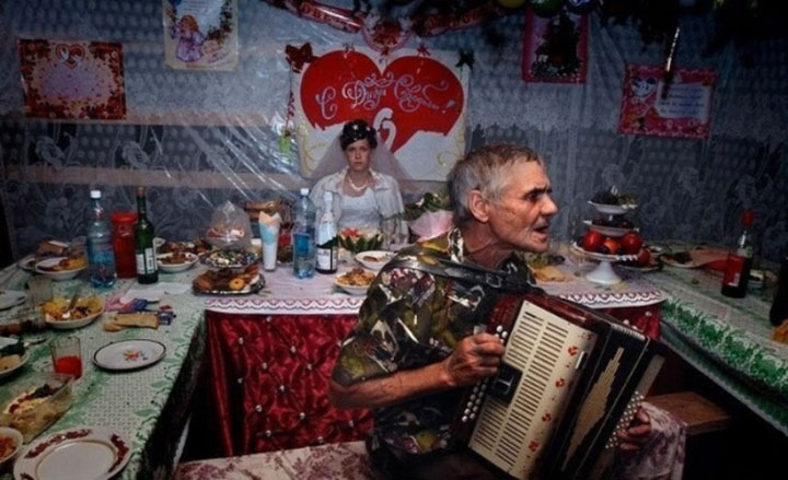 photographies-de-mariages-en-russie-un-rituel-tres-particulier113