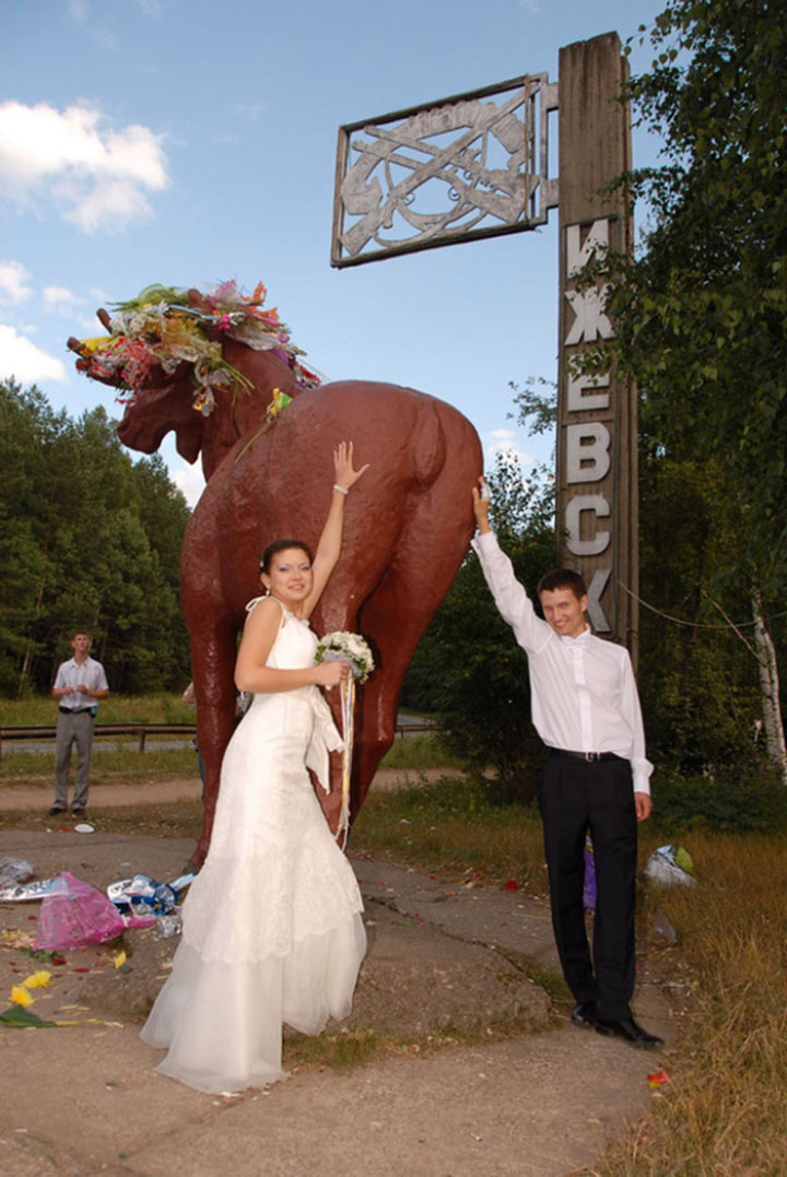 photographies-de-mariages-en-russie-un-rituel-tres-particulier20