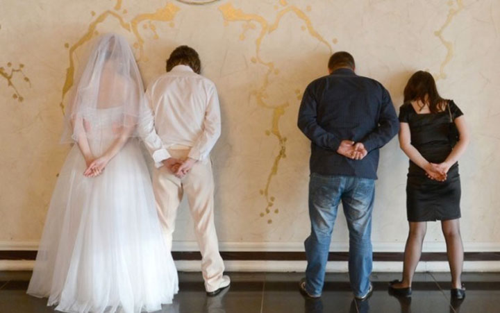 photographies-de-mariages-en-russie-un-rituel-tres-particulier25