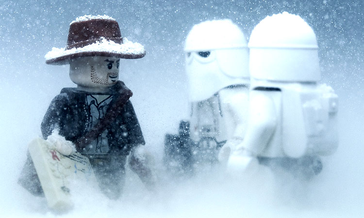 un-passionne-reconstitue-les-scenes-de-star-wars-et-indiana-jones-avec-des-lego-de-facon-magistrale-une