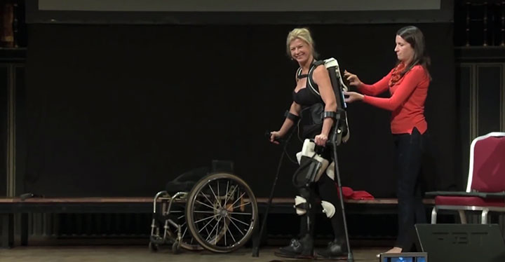 une-femme-marche-a-nouveau-grace-a-un-exosquelette-imprime-en-3d3