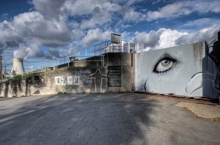 village-abandonne-envahi-par-le-street-art11