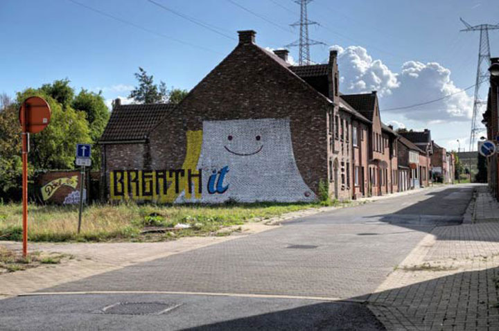 village-abandonne-envahi-par-le-street-art14