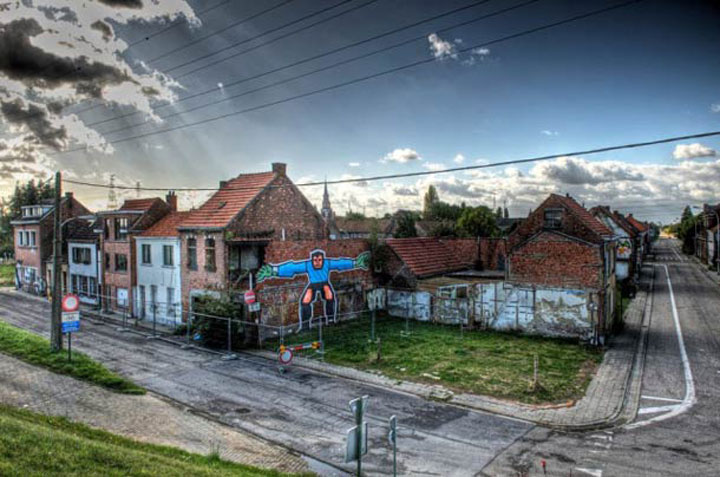 village-abandonne-envahi-par-le-street-art15