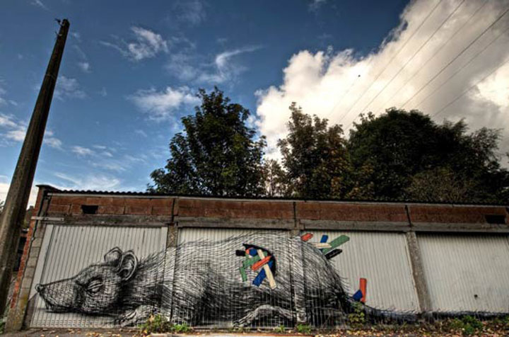 village-abandonne-envahi-par-le-street-art17