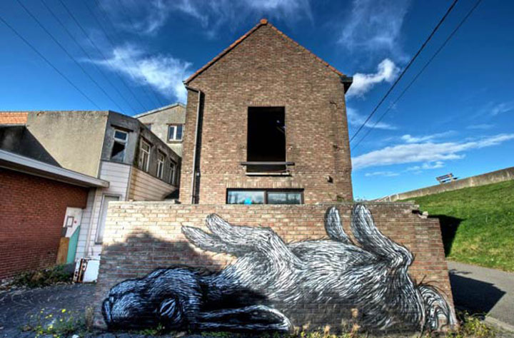 village-abandonne-envahi-par-le-street-art26