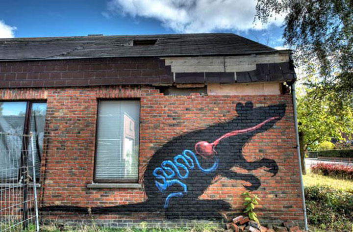 village-abandonne-envahi-par-le-street-art28