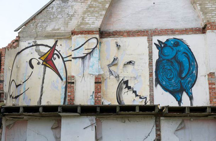 village-abandonne-envahi-par-le-street-art33