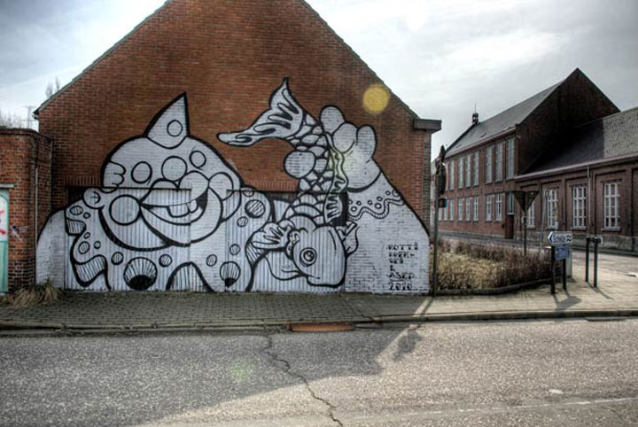 village-abandonne-envahi-par-le-street-art37