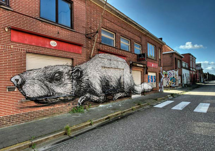 village-abandonne-envahi-par-le-street-art4
