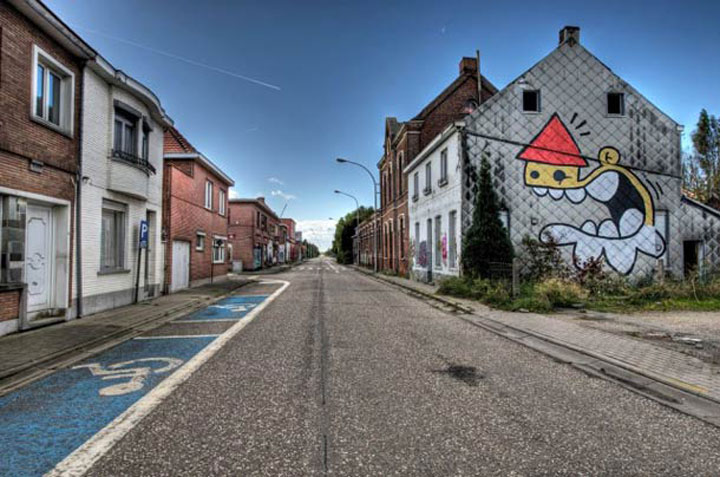 village-abandonne-envahi-par-le-street-art7