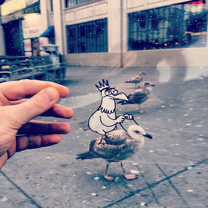 artiste-insere-dessins-sur-film-transparent14