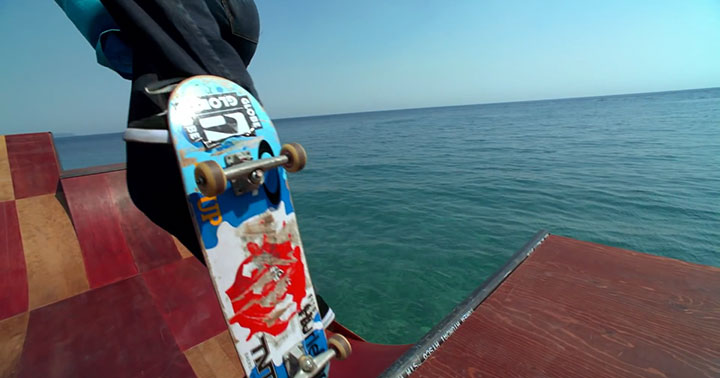 bob-burnquist-a-fait-installer-une-rampe-de-skateboard-sur-le-la-tahoe16