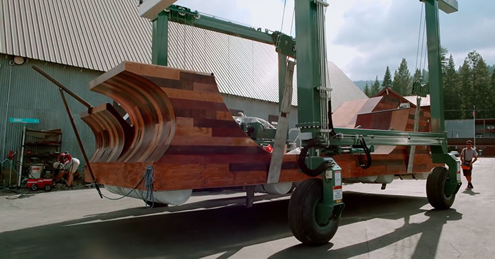 bob-burnquist-a-fait-installer-une-rampe-de-skateboard-sur-le-la-tahoe18