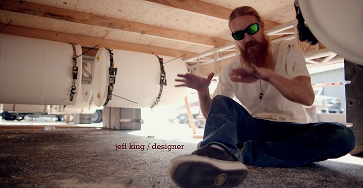 bob-burnquist-a-fait-installer-une-rampe-de-skateboard-sur-le-la-tahoe21