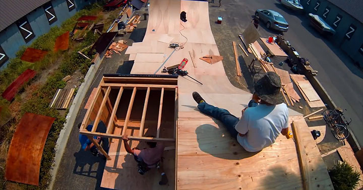 bob-burnquist-a-fait-installer-une-rampe-de-skateboard-sur-le-la-tahoe9