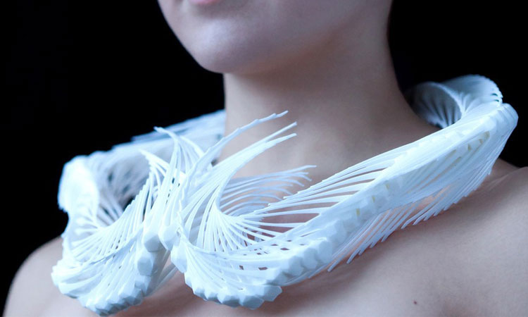 cette-remarquable-styliste-materialise-ses-fantasmes-de-haute-couture-grace-a-limpression-3d-une