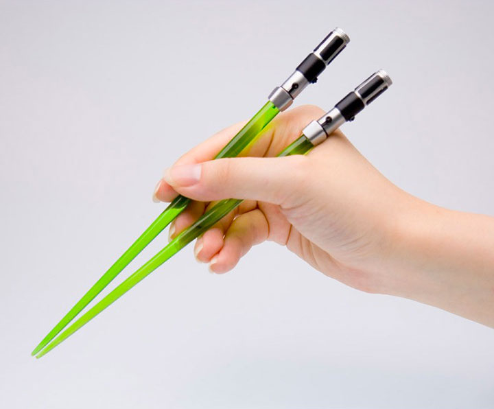 les-gadgets-geek-du-vendredi-des-piles-usb-un-robot-masseur-des-baguettes-sabre-laser2