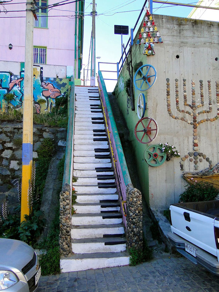 escalier-couleurs-monde-decoration-art