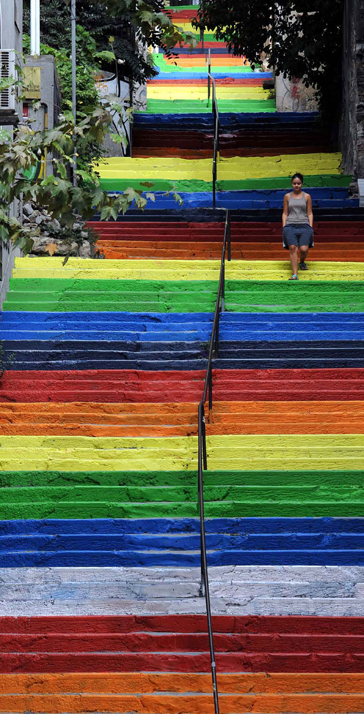escalier-couleurs-monde-decoration-art25