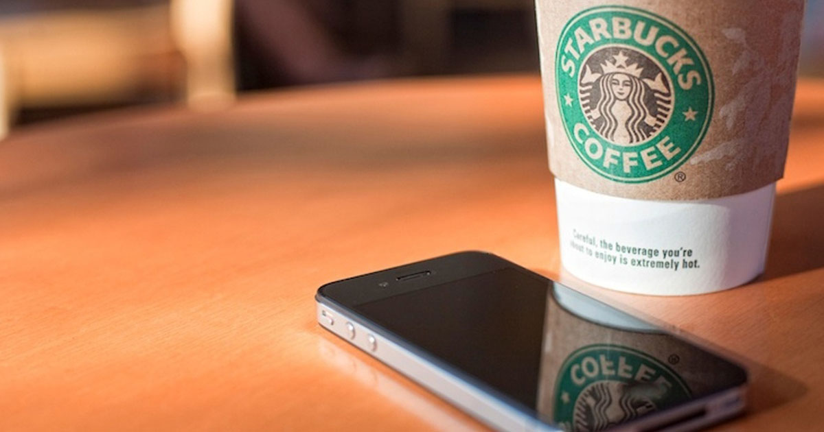 chargeur-smartphone-starbucks-recharge